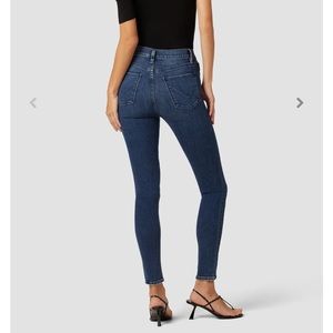 Hudson Barbara High Rise Super Skinny Ankle Jean in “loyalty”. Size 27